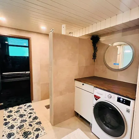 Welcoming Shared With Free Parking And Sauna ホステル