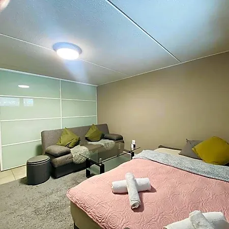 Hostel Welcoming With Private Terrace, Sauna And Free Parking