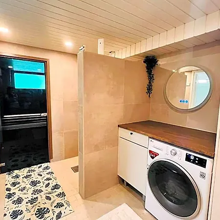 Welcoming With Private Terrace, Sauna And Free Parking Hostel